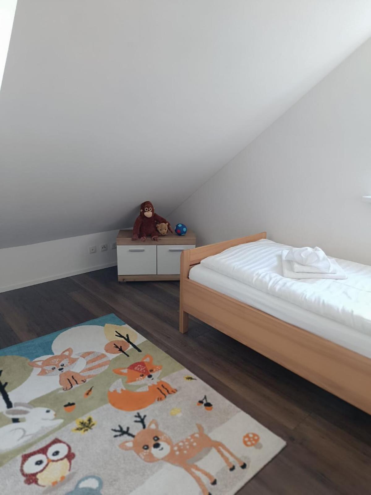 Moderne Ferienwohnung Fuer Familien Im Dachgeschoss Bosau Extérieur photo