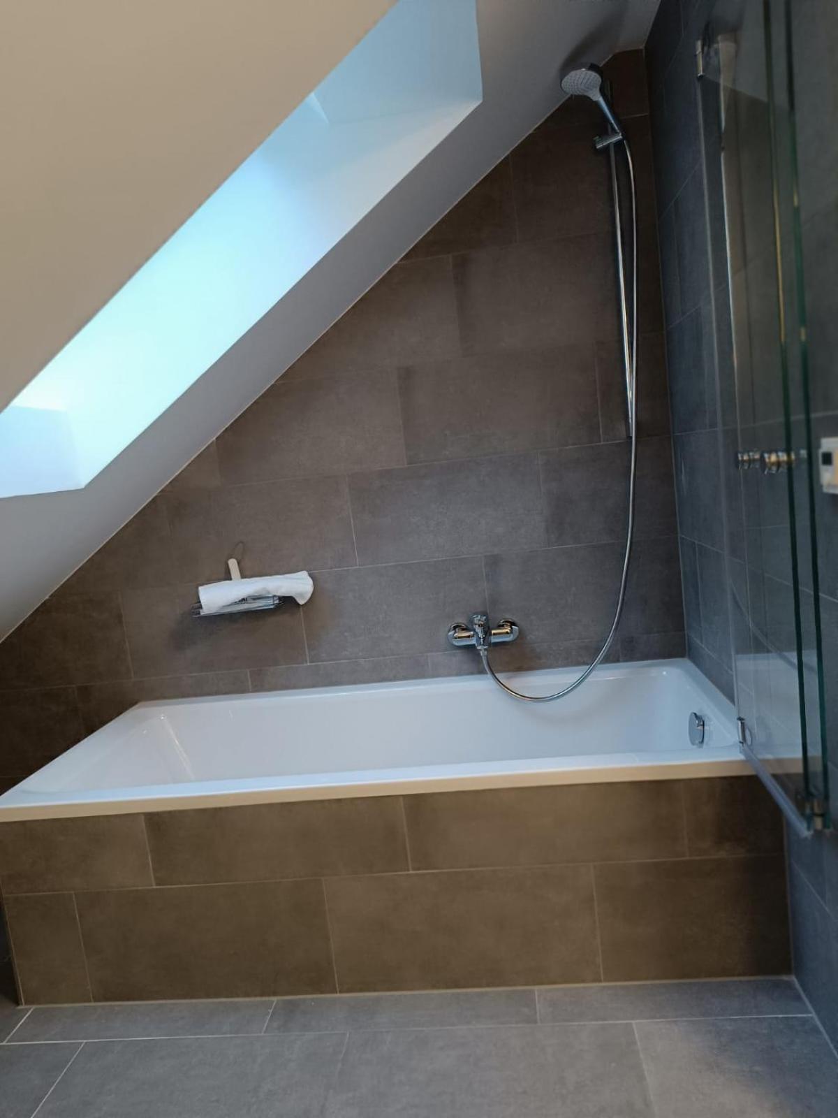 Moderne Ferienwohnung Fuer Familien Im Dachgeschoss Bosau Extérieur photo