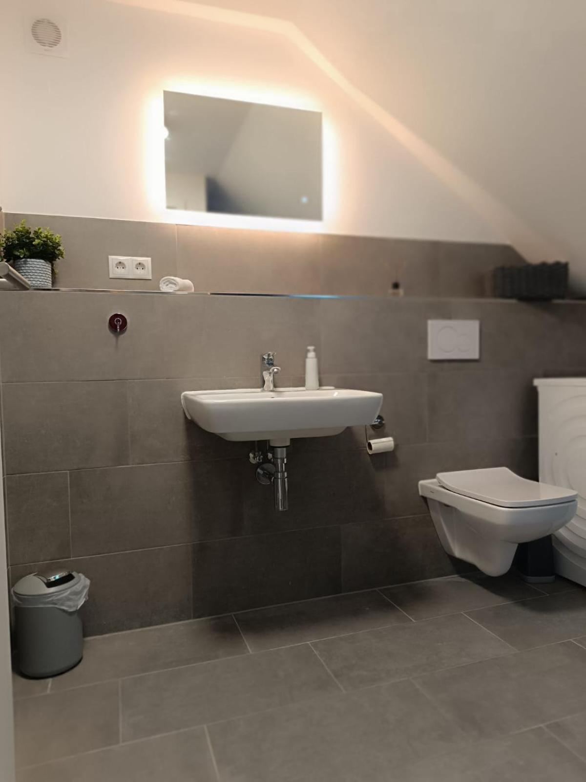 Moderne Ferienwohnung Fuer Familien Im Dachgeschoss Bosau Extérieur photo