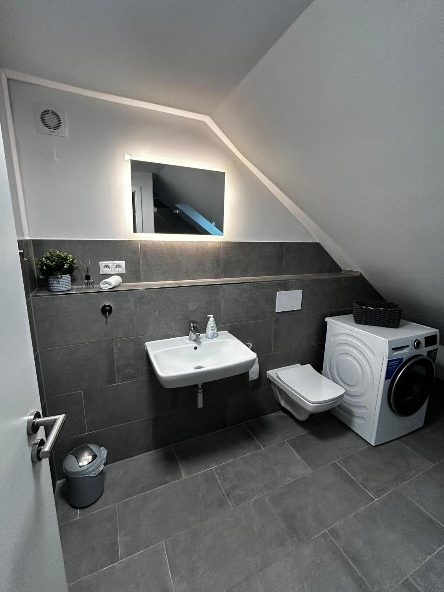 Moderne Ferienwohnung Fuer Familien Im Dachgeschoss Bosau Extérieur photo