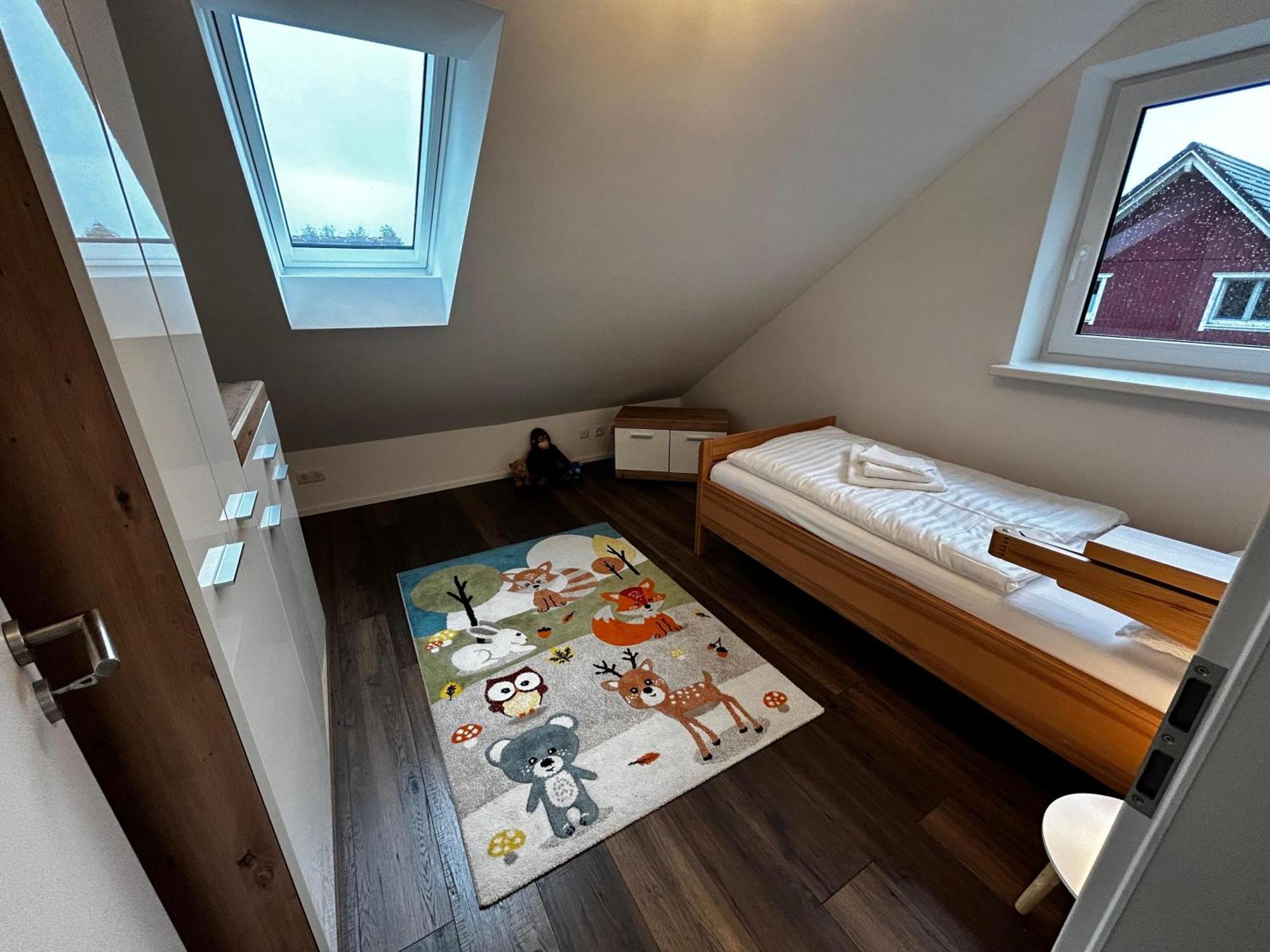 Moderne Ferienwohnung Fuer Familien Im Dachgeschoss Bosau Extérieur photo